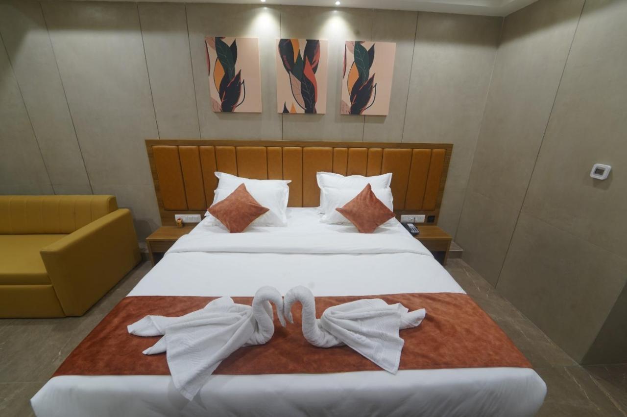 Hotel Stature Inn Kevadia Eksteriør billede