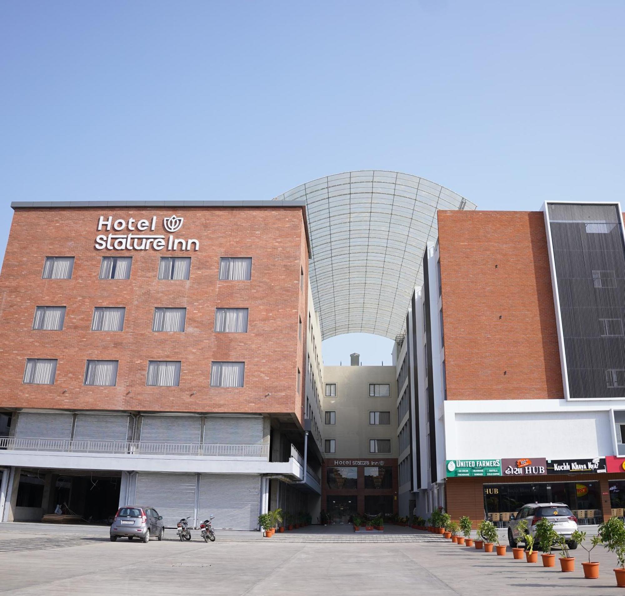 Hotel Stature Inn Kevadia Eksteriør billede